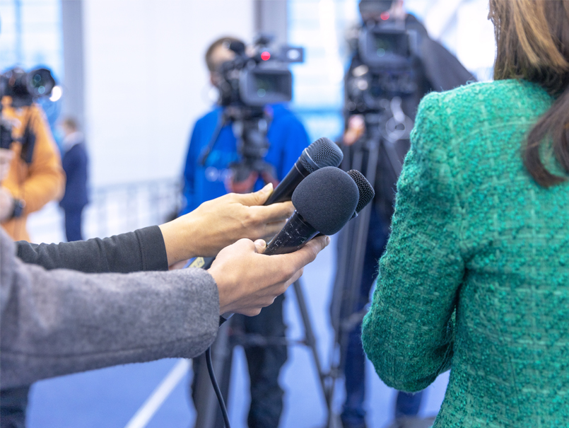 Profesora Claudia Mellado lanza “Informe 2024: Consumo de noticias y evaluación del periodismo en Chile”