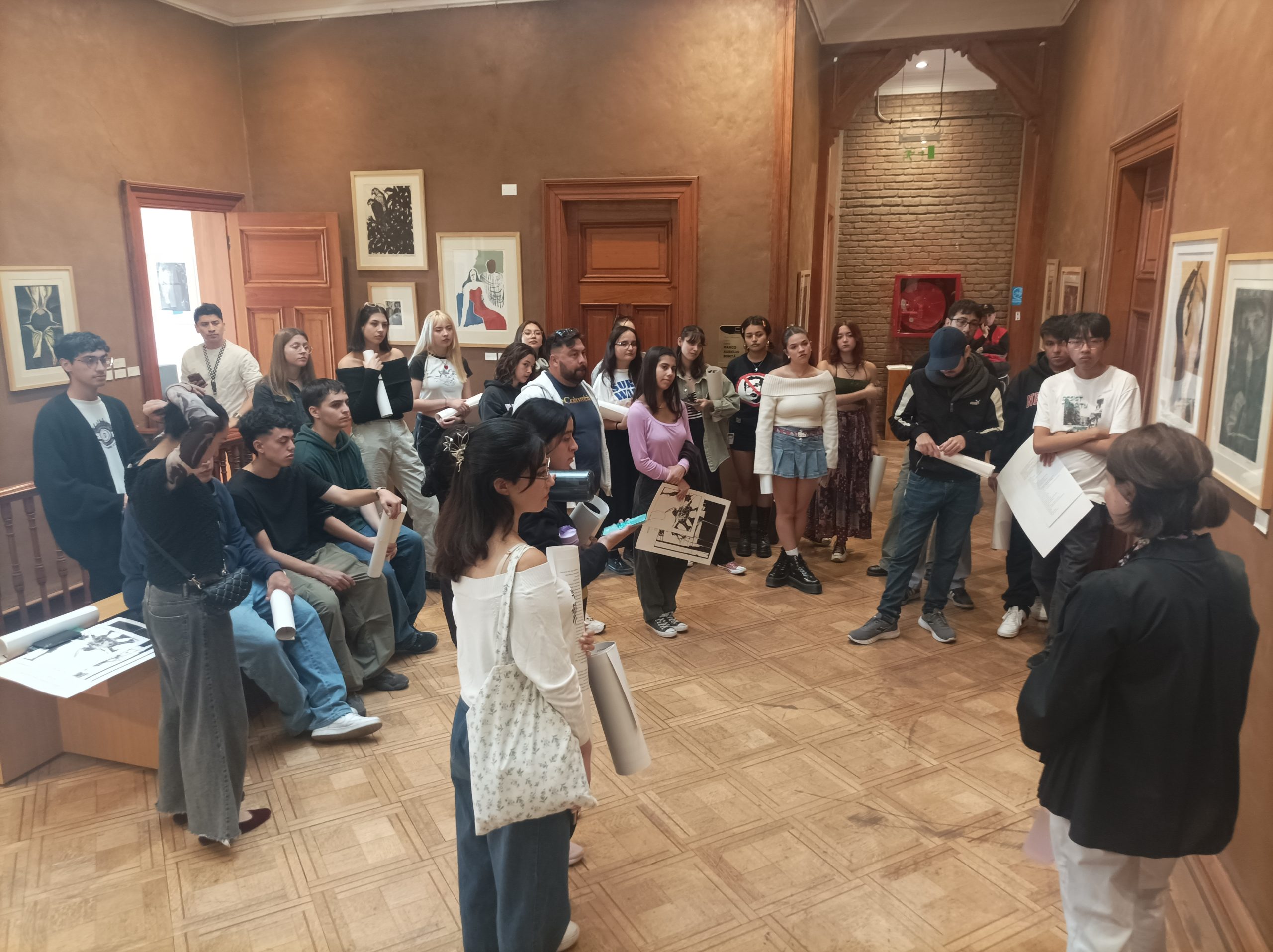 Museo Universitario del Grabado recibió visita de estudiantes de la Escuela de Periodismo