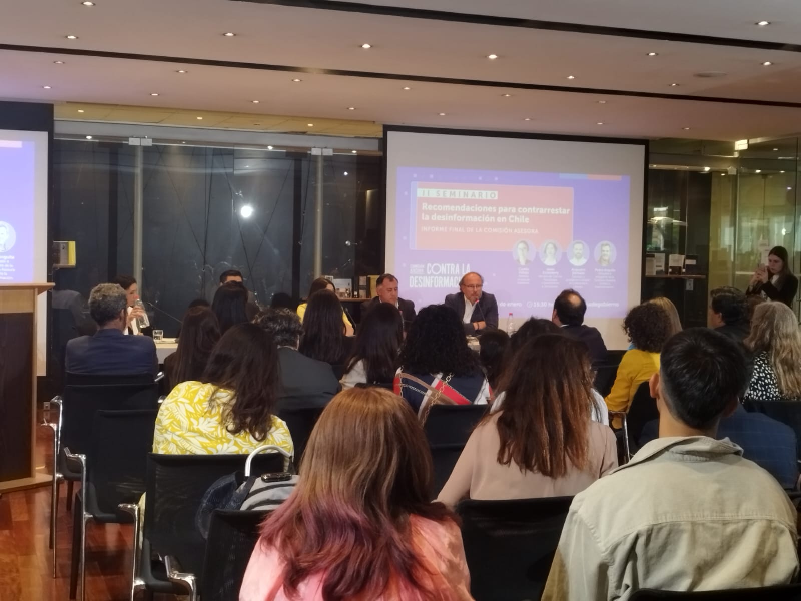 Profesor Claudio Elórtegui presenta II Informe de la Comisión Asesora contra la Desinformación en el Congreso Nacional