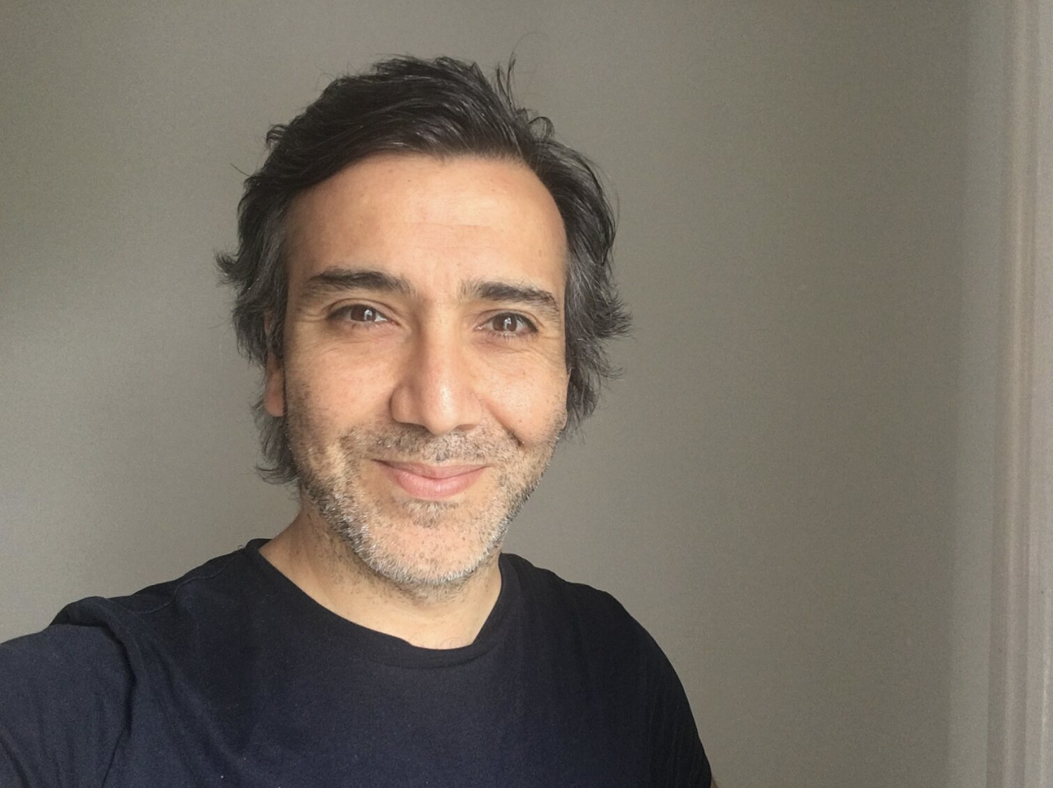 Entrevista a Jorge Saavedra, ex alumno y profesor en la Universidad de Cambridge: Los medios y el estallido social