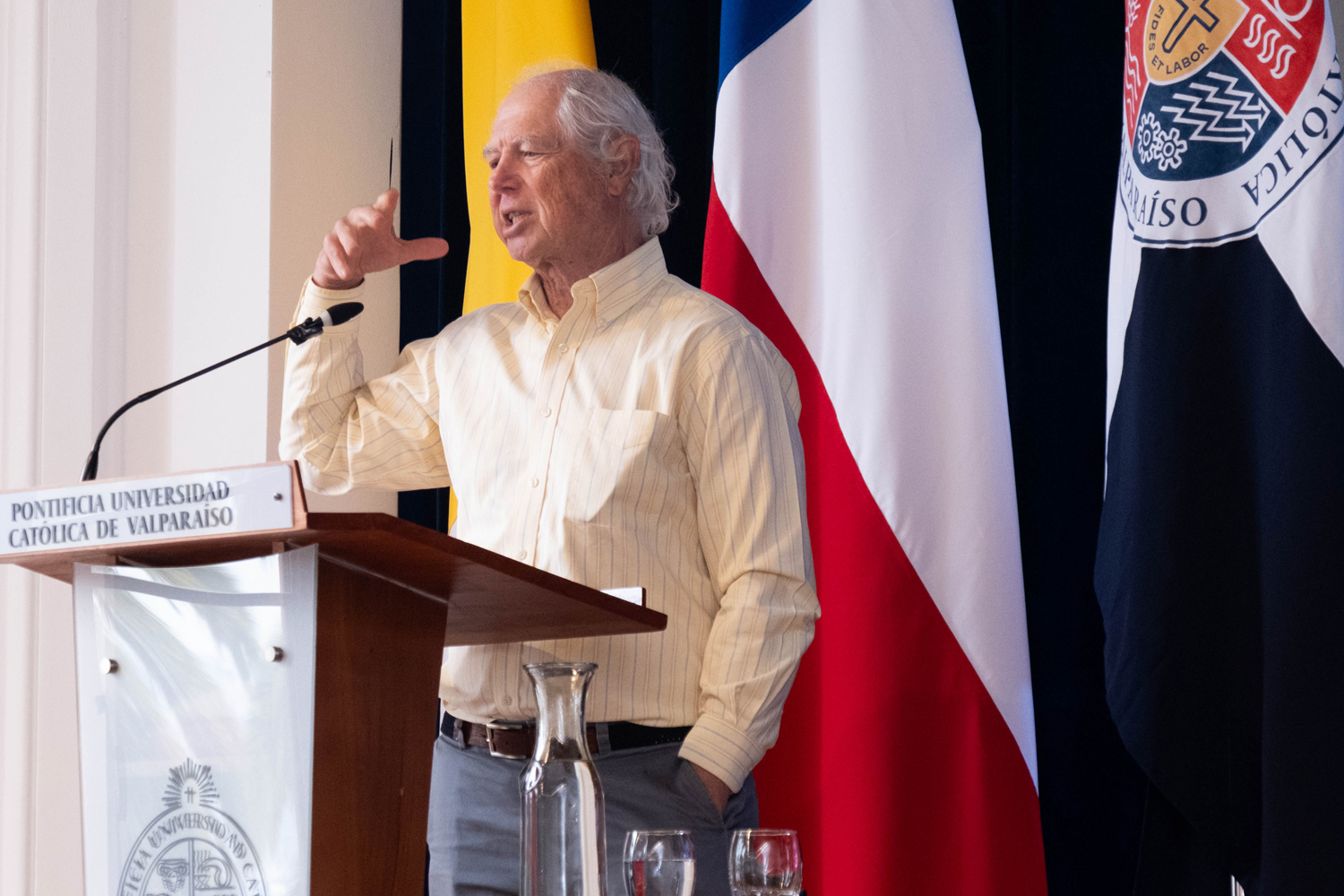 Periodismo PUCV inaugura su año académico 2026 con charla del académico Daniel Hallin