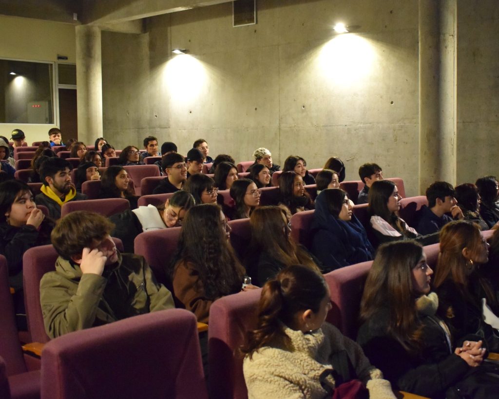 DSC_0086-1024x819 Laboratorio Pfizer realizó charla sobre fake news y divulgación científica en Campus Curauma PUCV