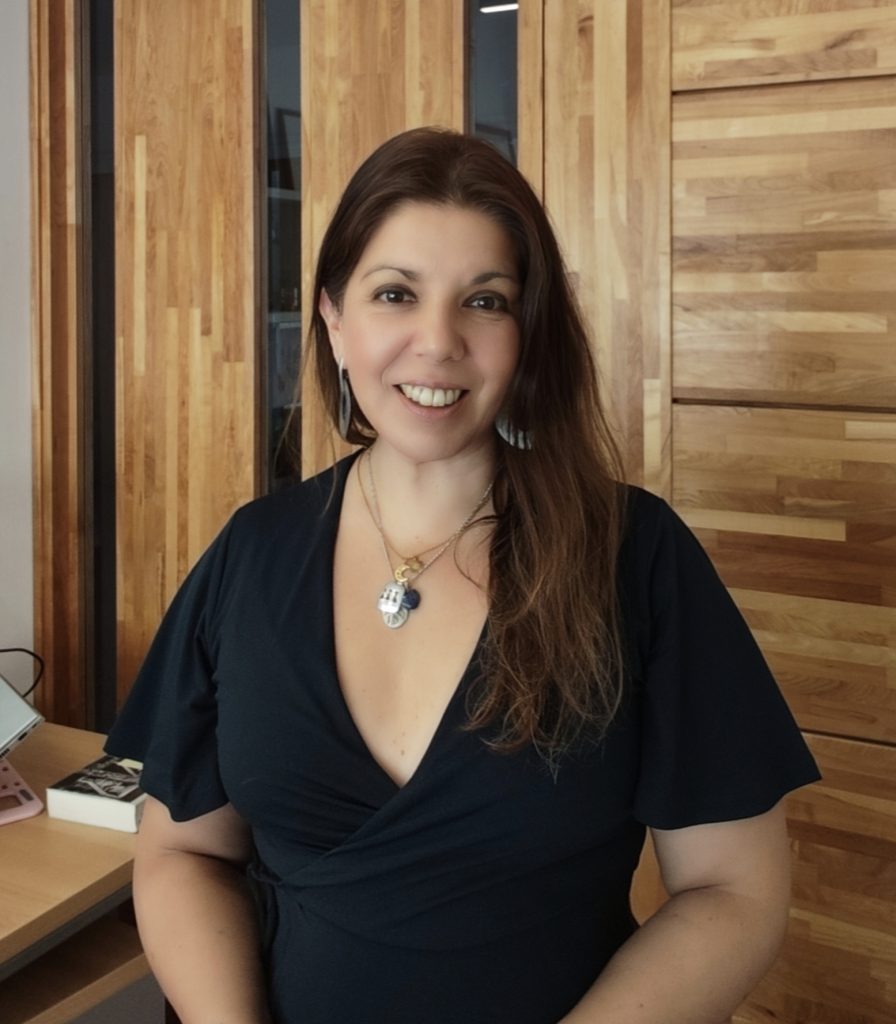 Fabiana-Rodriguez-Pastene-896x1024 Periodistas PUCV son destacadas por su trayectoria profesional