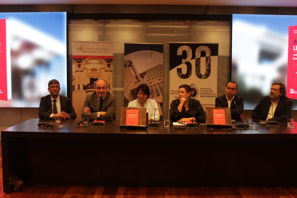 IMG_9075-1024x683 Periodismo PUCV lanza último libro de la “Colección de los 30 años” sobre periodismo legislativo