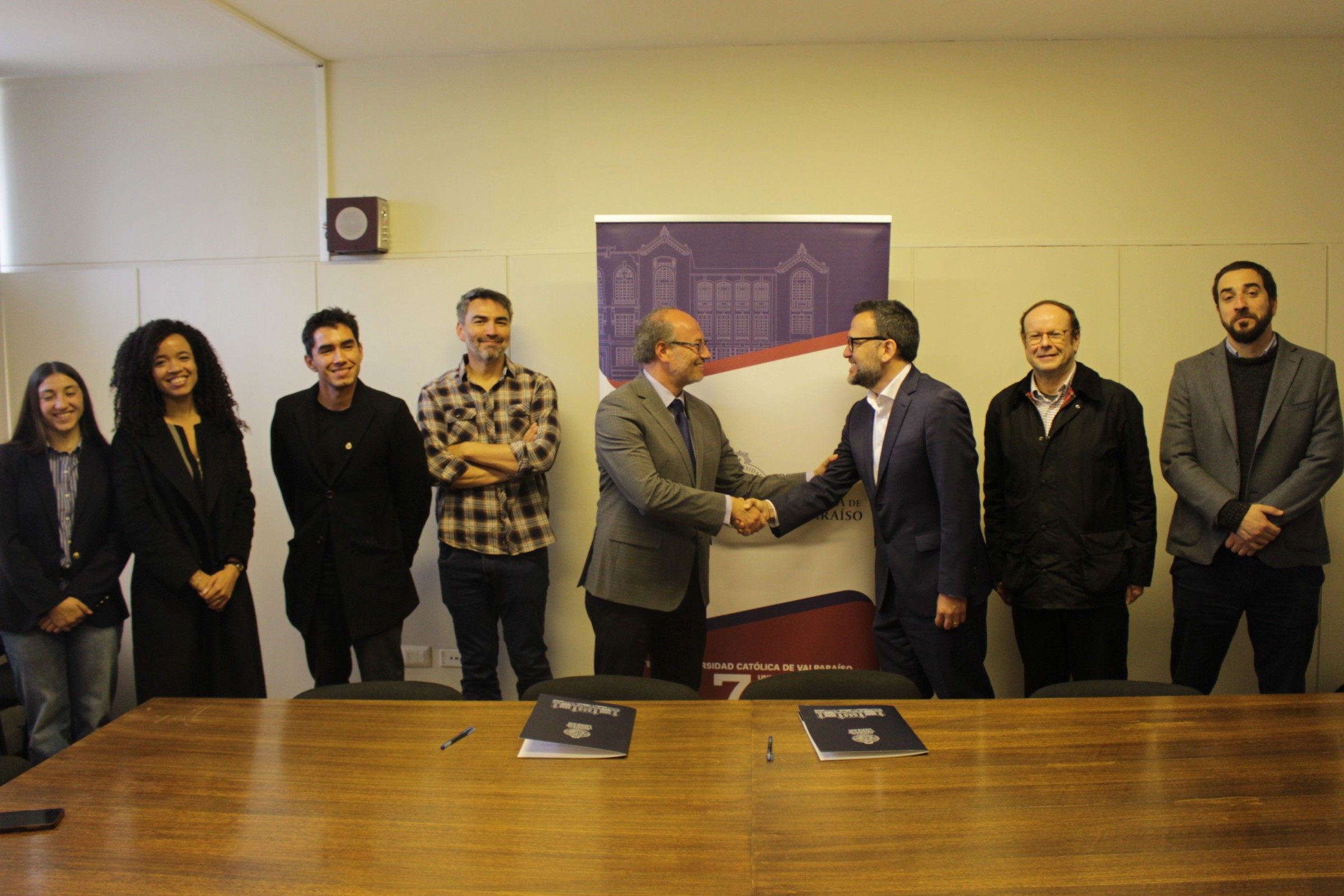Periodismo PUCV y Federación de Medios firman convenio para potenciar formación e investigación en comunicación